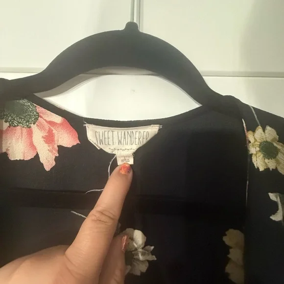 Sweet Wanderer Black Floral Kimono - Picture 4 of 4